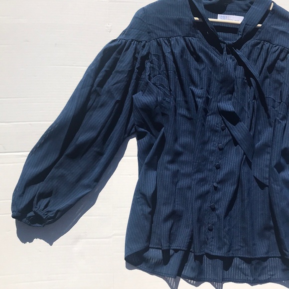 ☀️Time & Tru Long Sleeve Front Tie Blouse - Picture 3 of 7